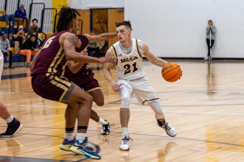 Graduate student Noah Yearsley joined the 1000 point club at the Men’s Basketball game against Norwich University on Nov. 8. The Trailblazers lost 77-76. (photo by johnluke Kunce)